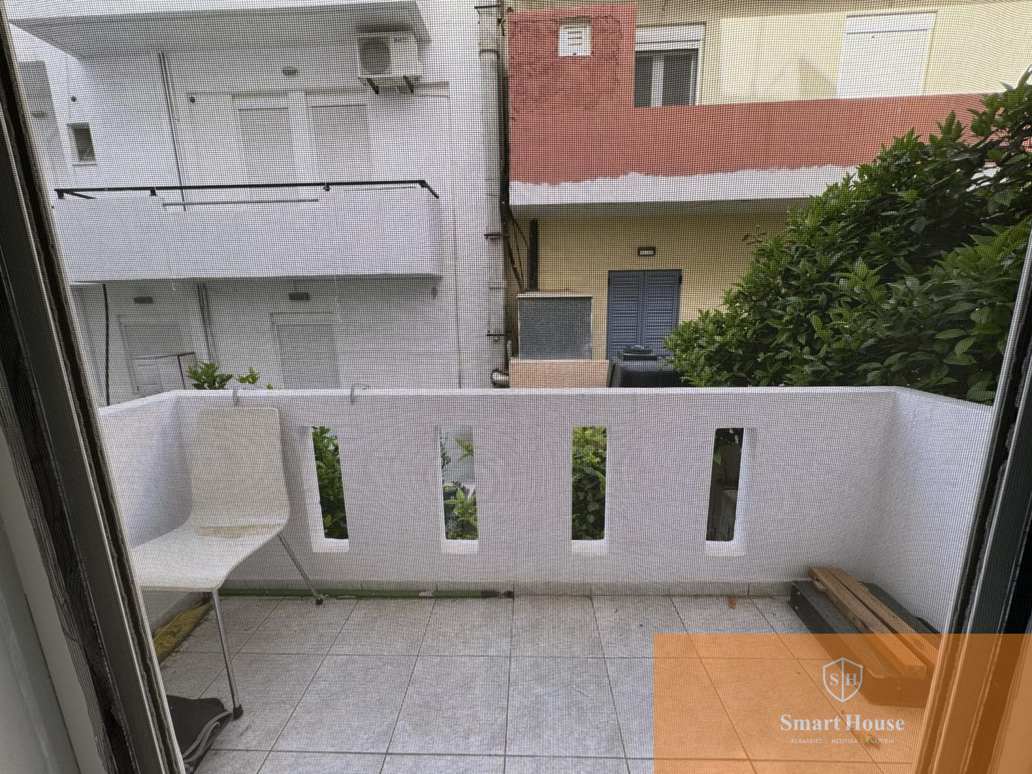 563367