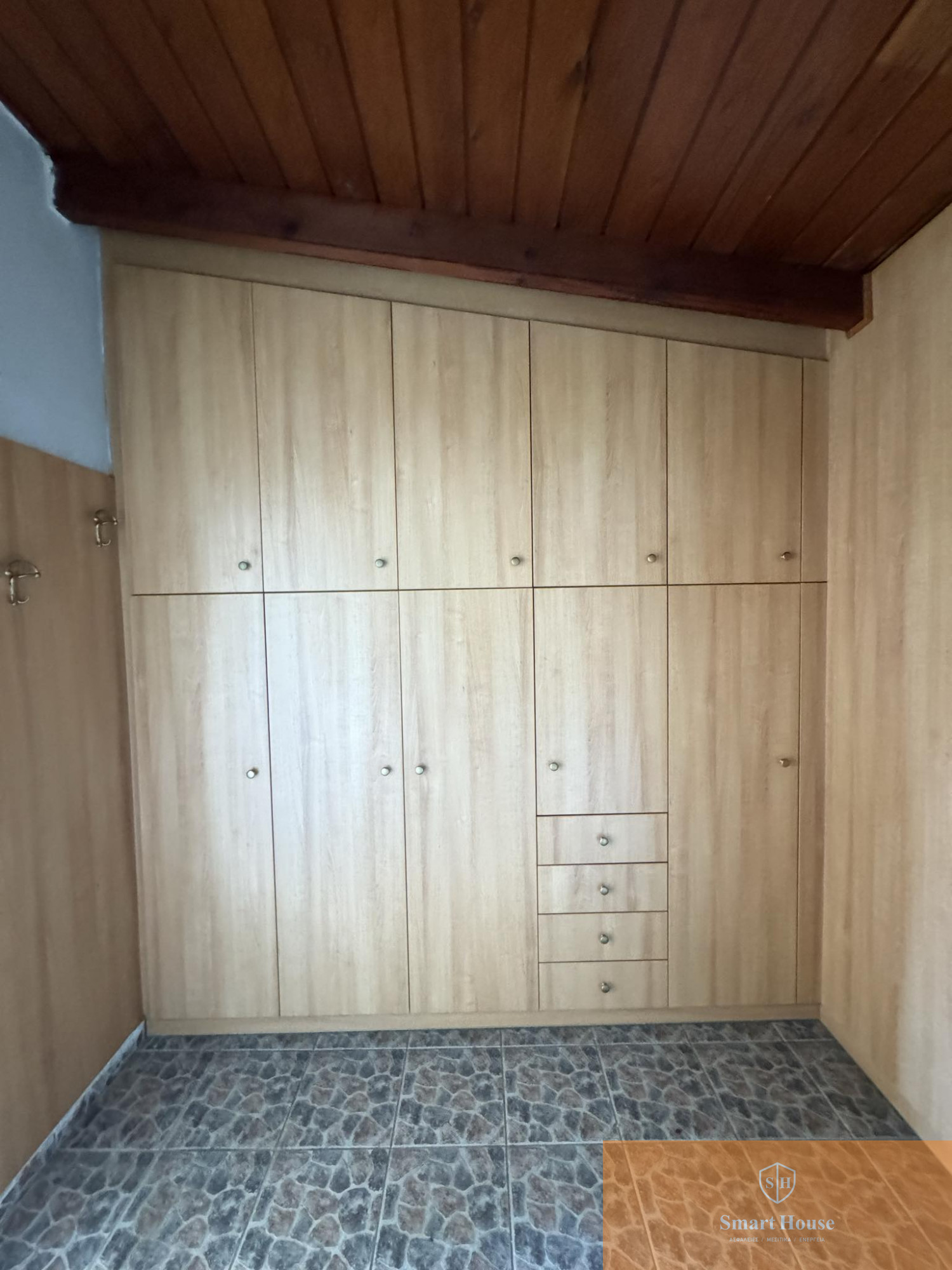 563375
