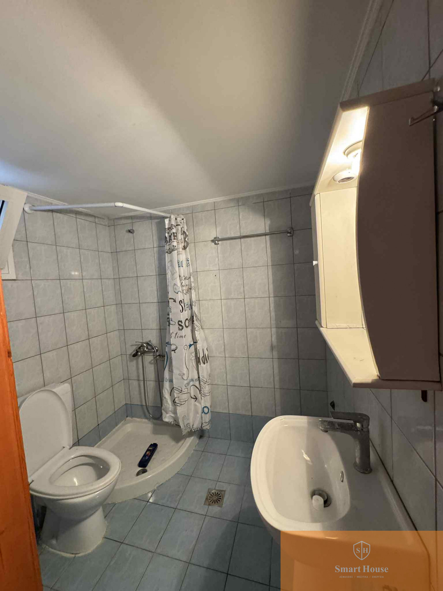 563720