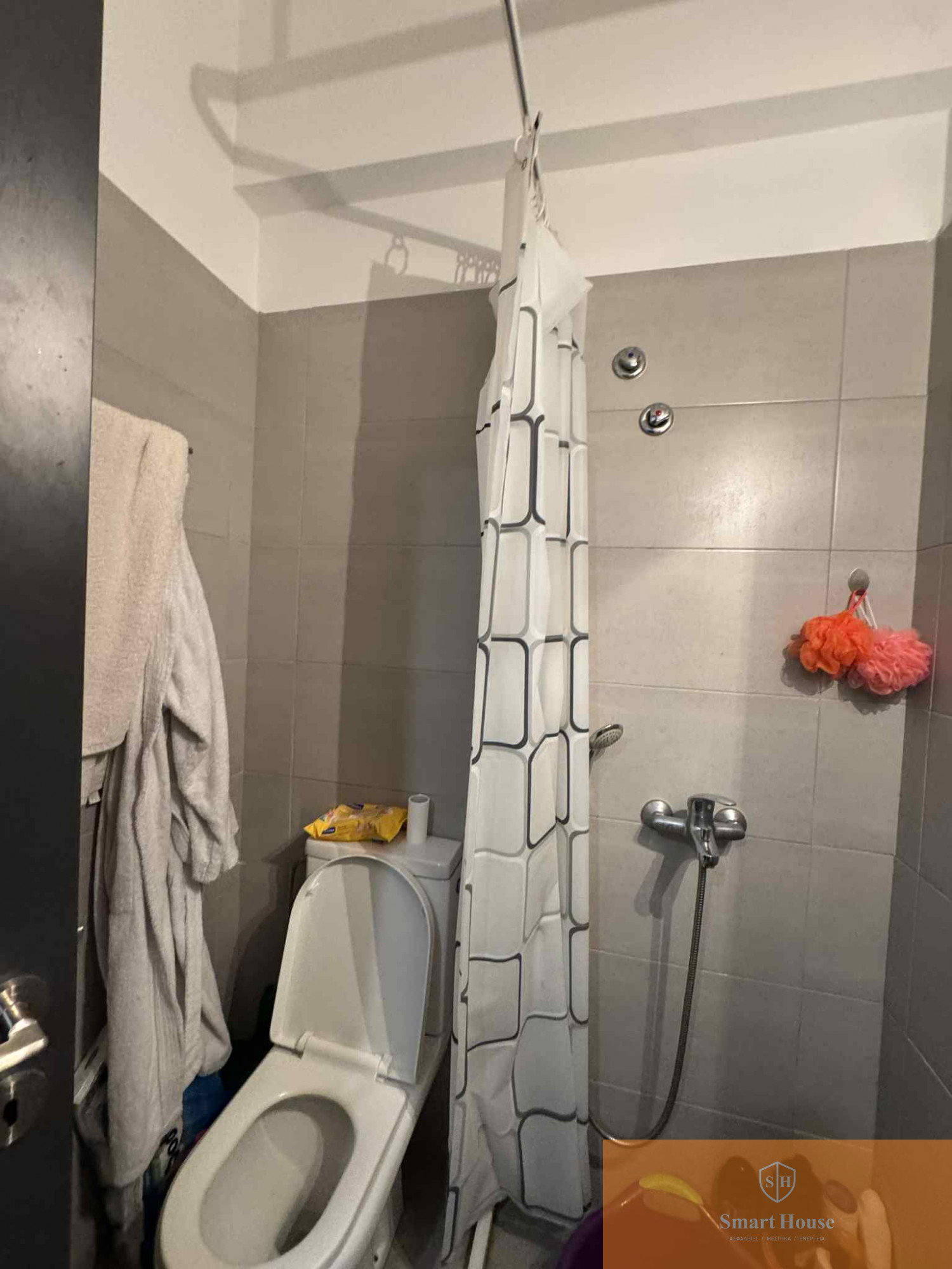 563731