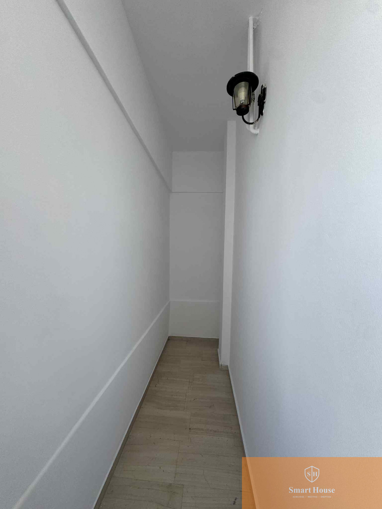 563736
