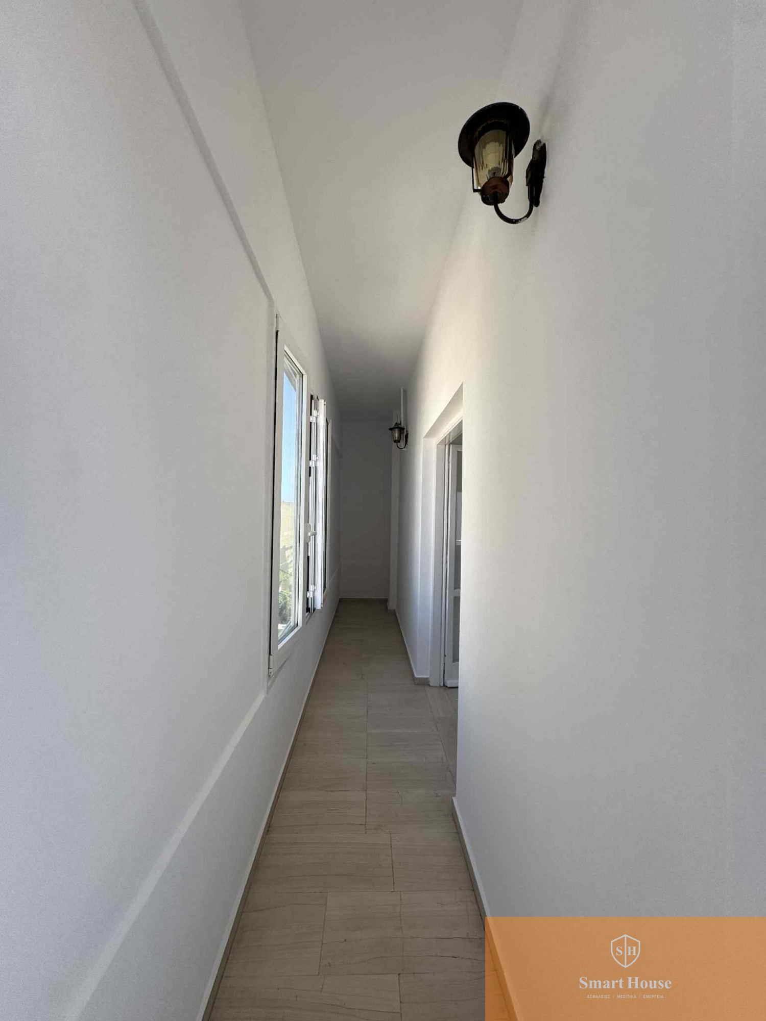 563736