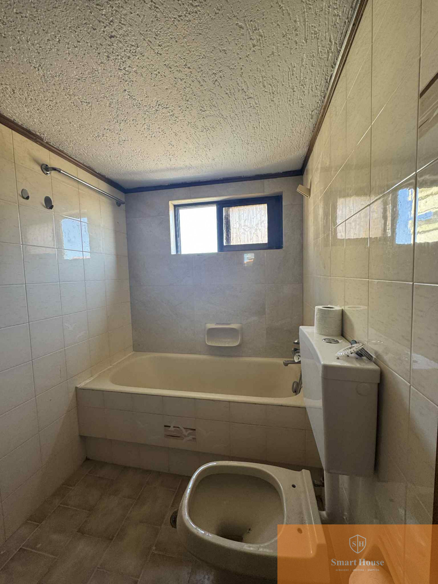 563736