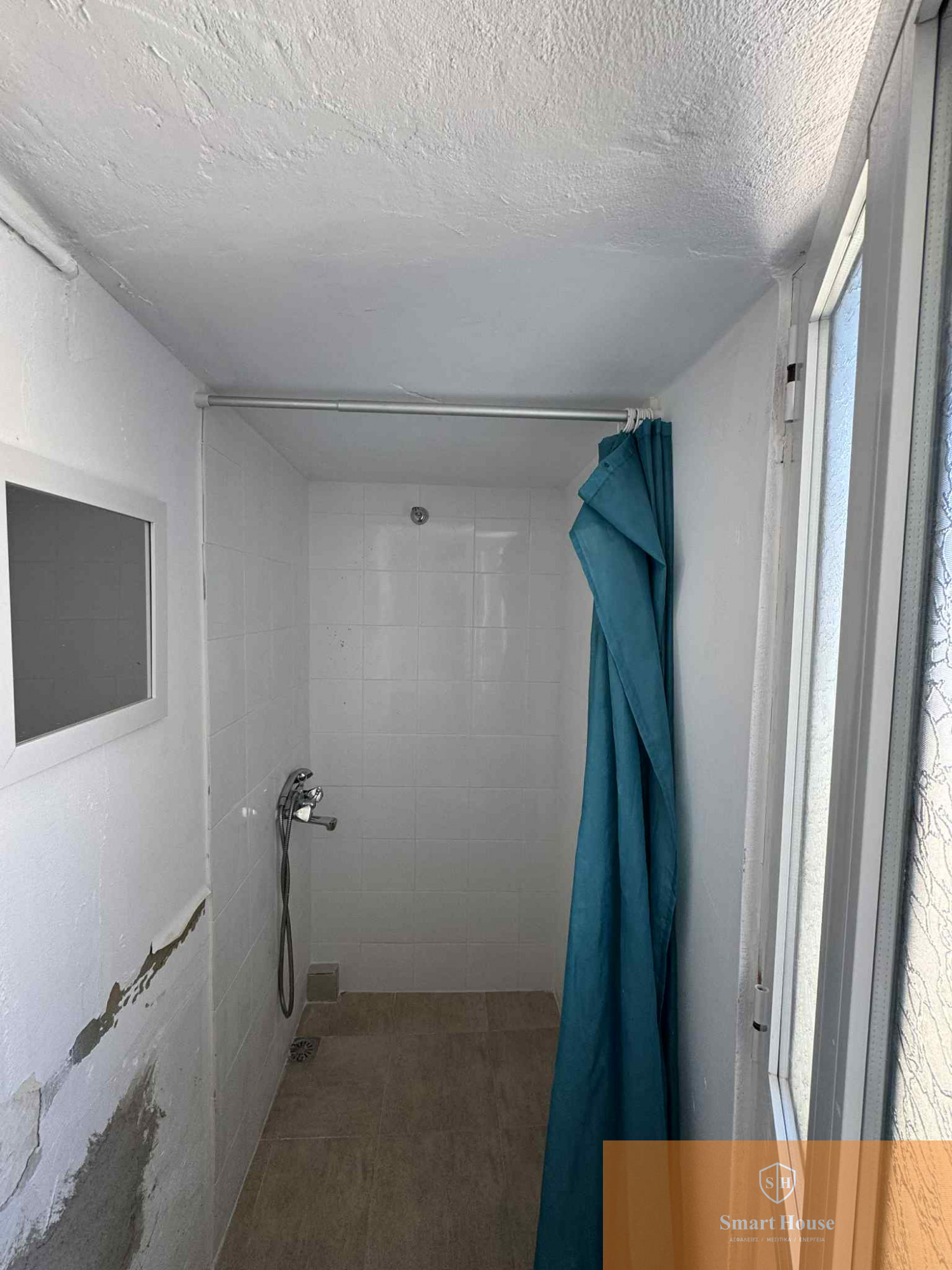 563800