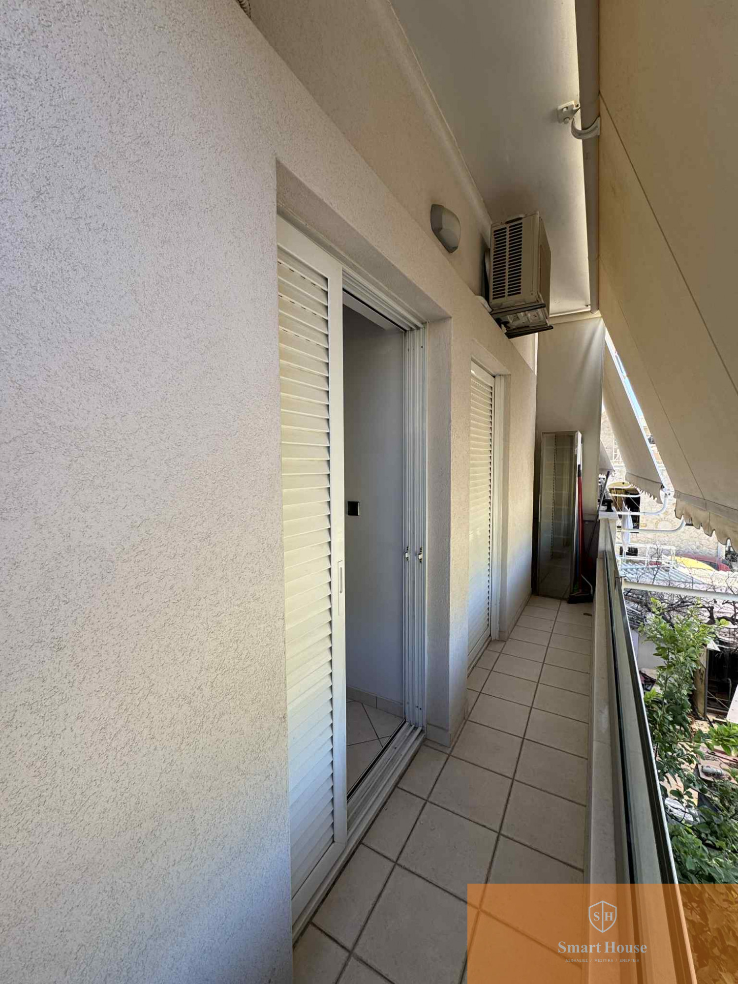 563862