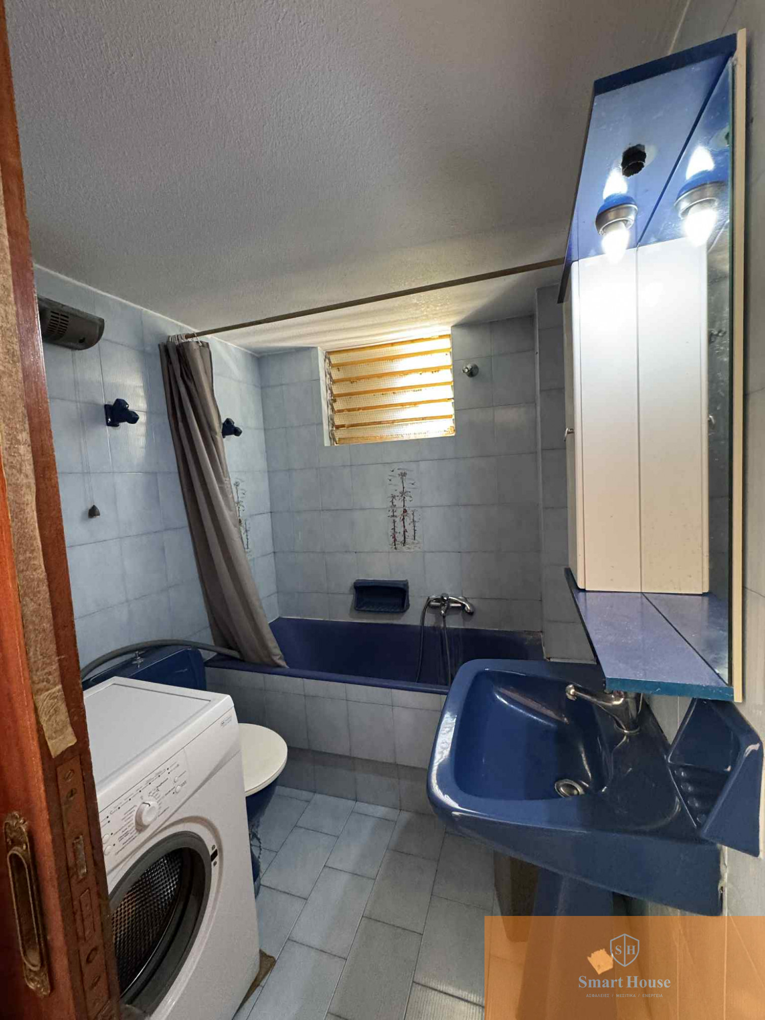 563936