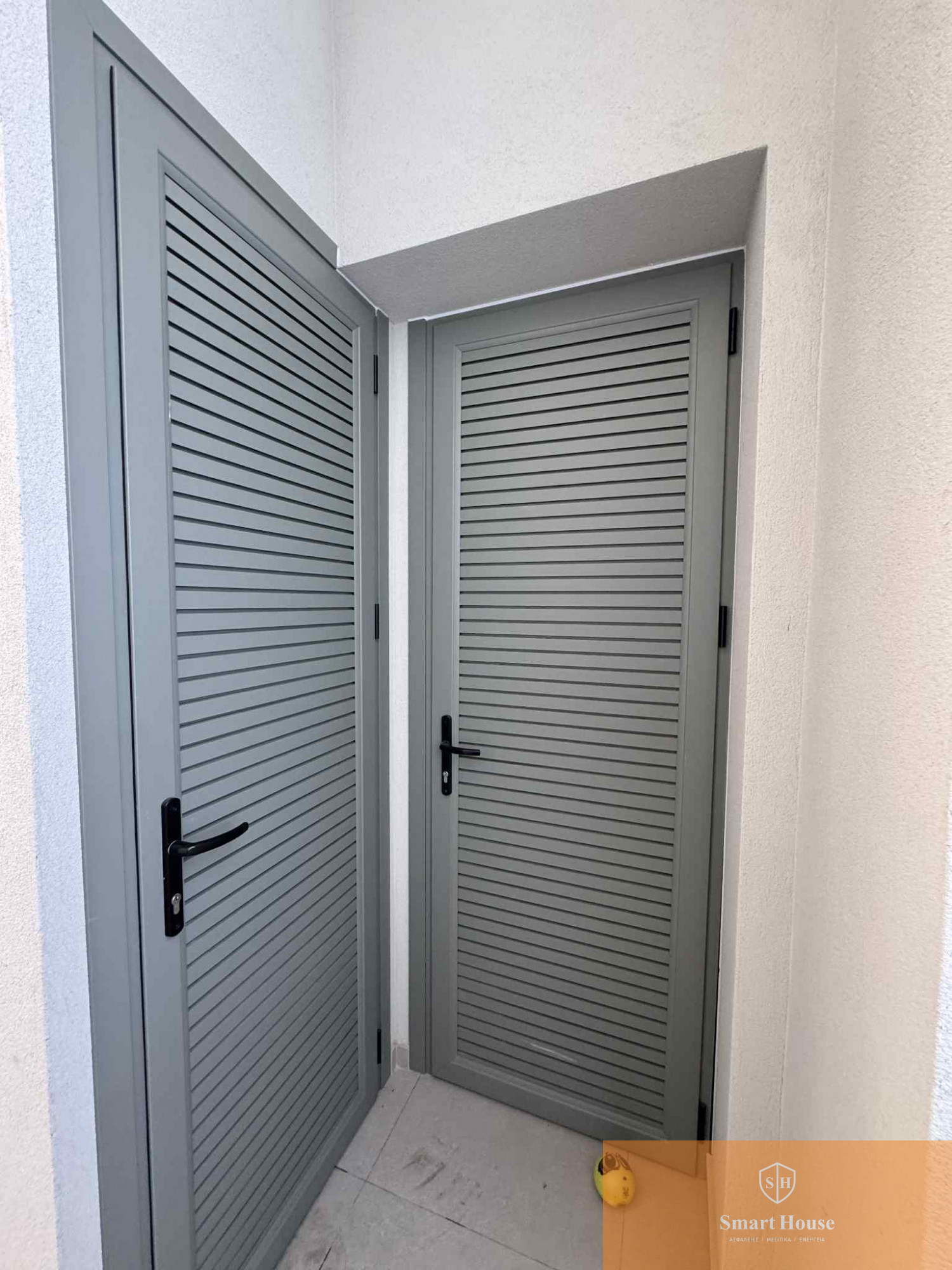 563939