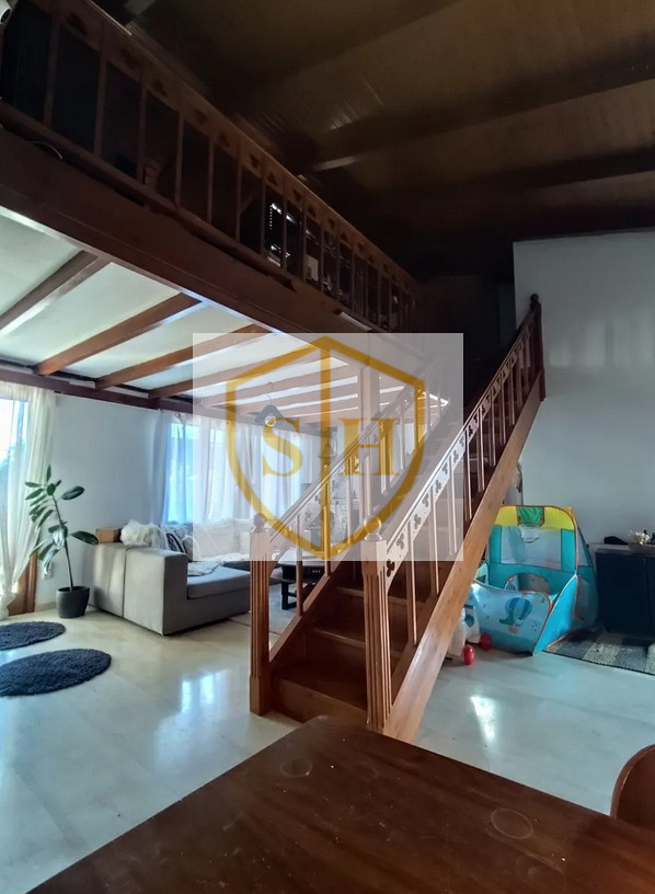 564281