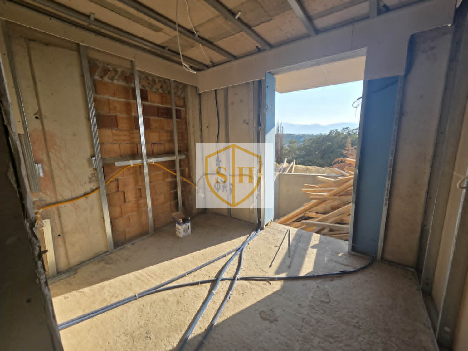47133290