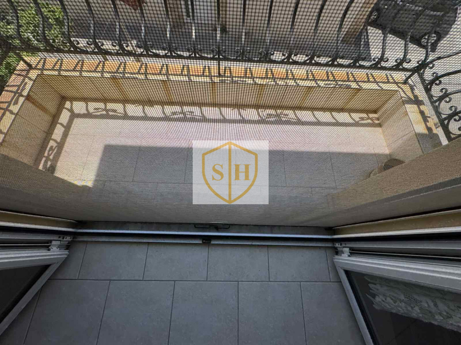 564324