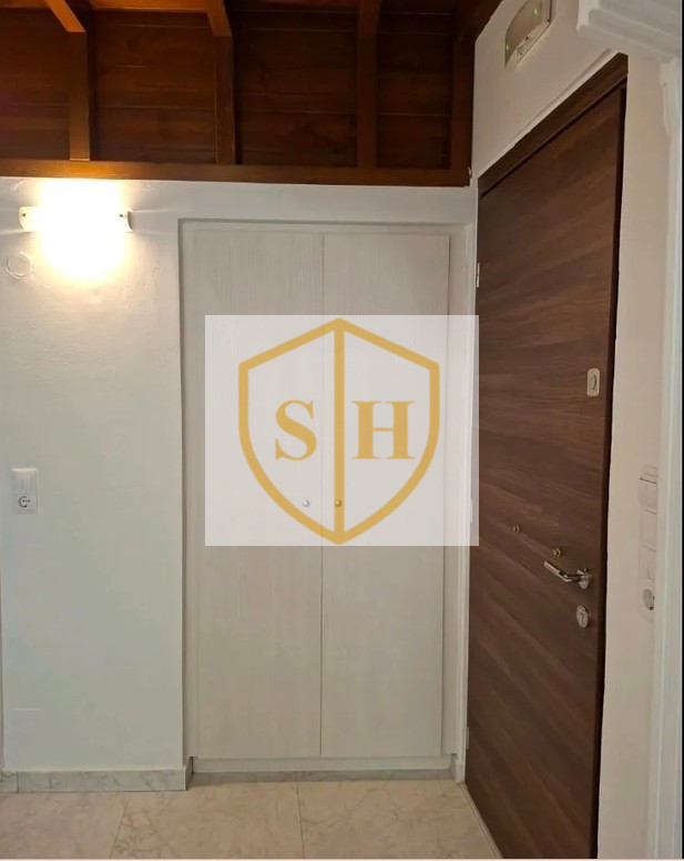 5645526