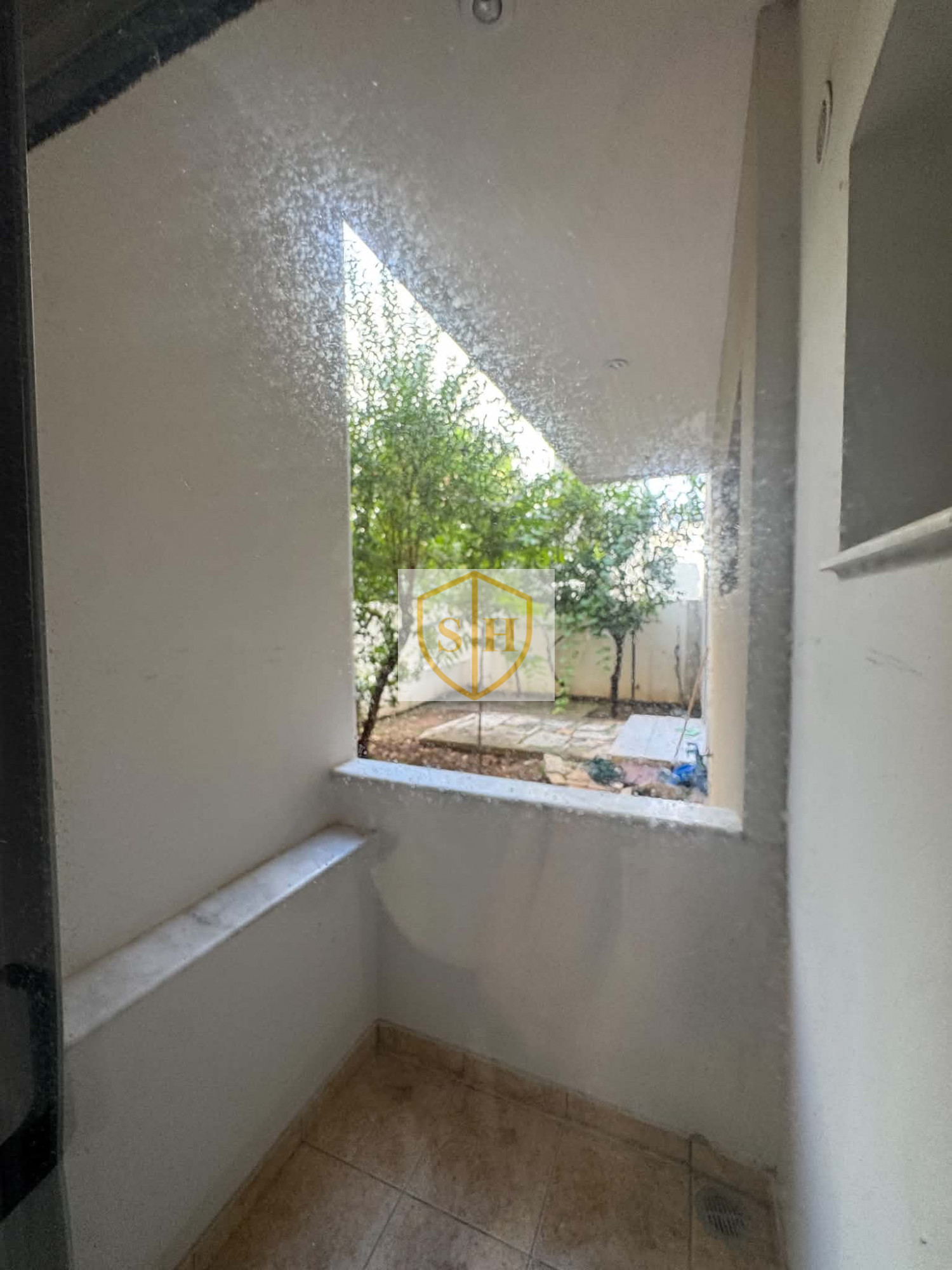 5645533