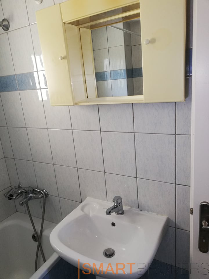 30571